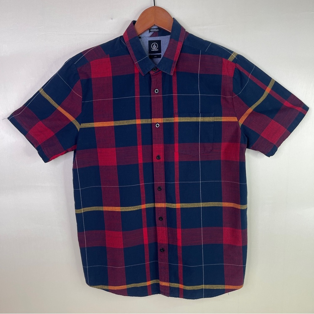 Volcom Men’s Top/ Button Down Size LG Plaid Long Sleeve Casual w/ Chest Pocket
